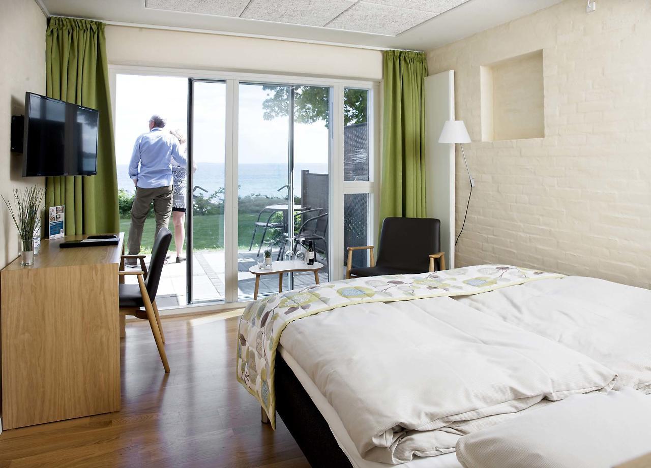 Strandhotel Klinten Aps Рёдвиг Экстерьер фото