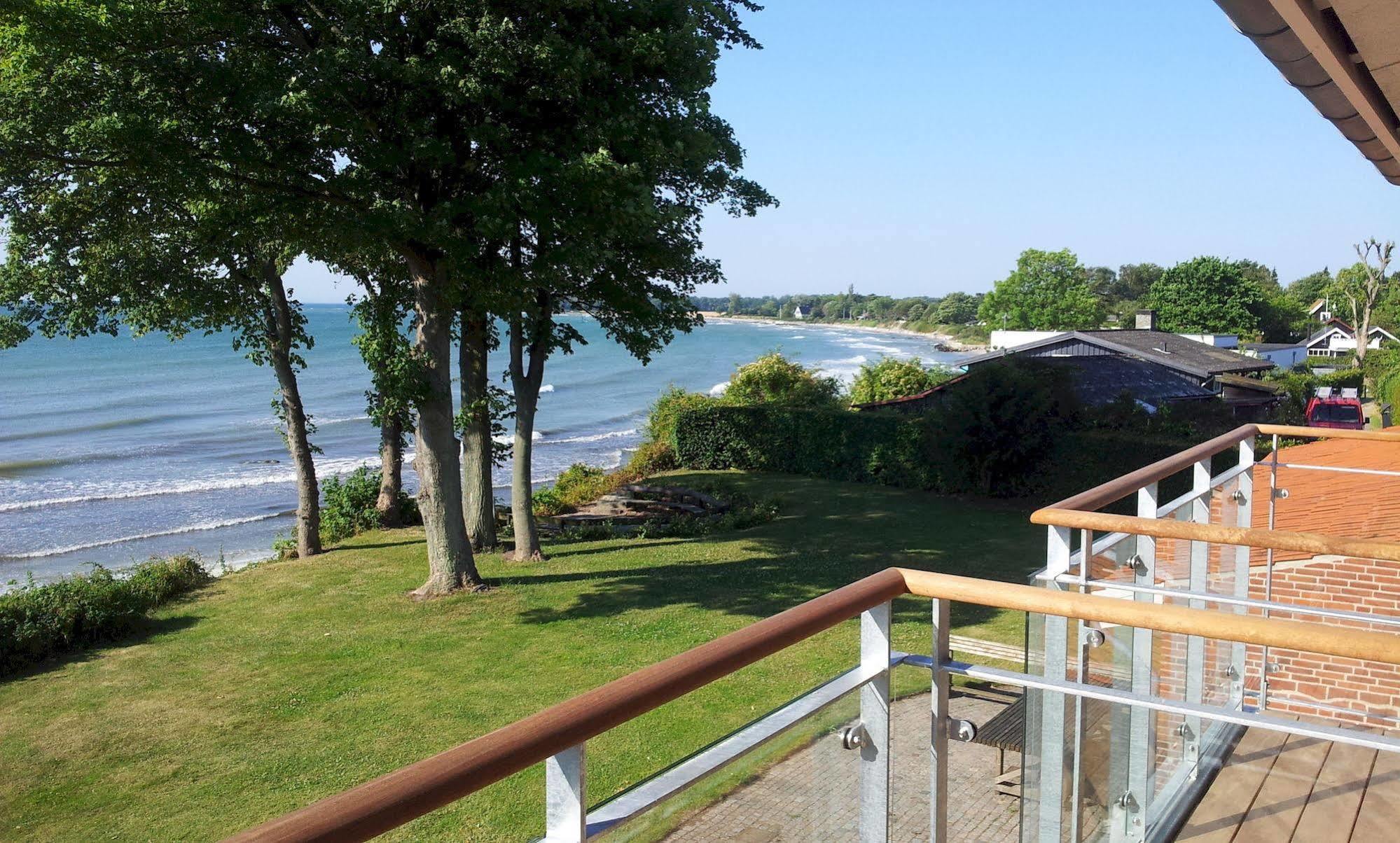 Strandhotel Klinten Aps Рёдвиг Экстерьер фото