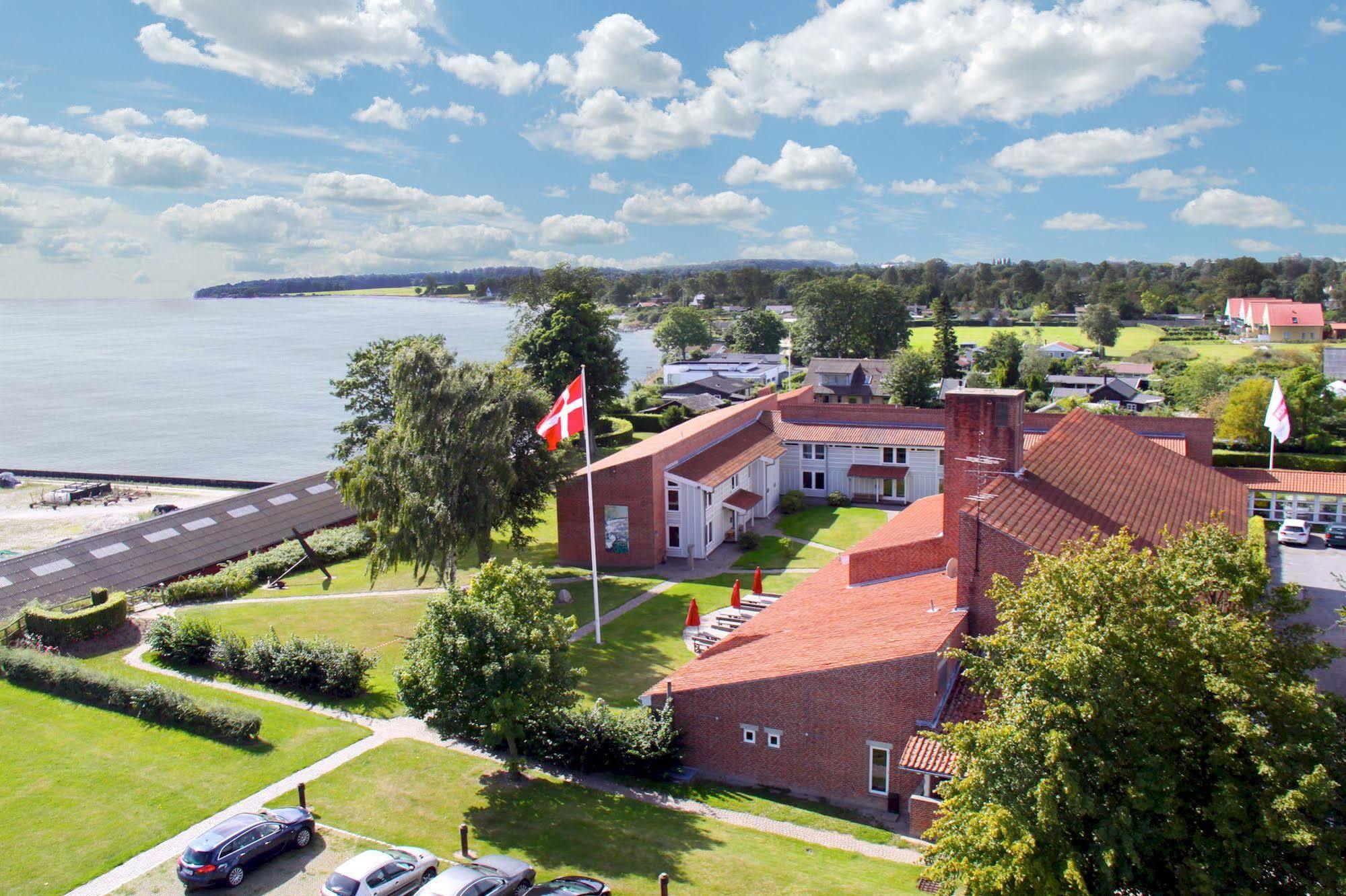 Strandhotel Klinten Aps Рёдвиг Экстерьер фото