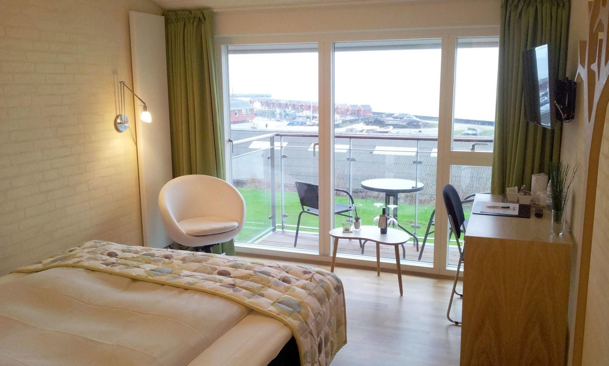Strandhotel Klinten Aps Рёдвиг Экстерьер фото