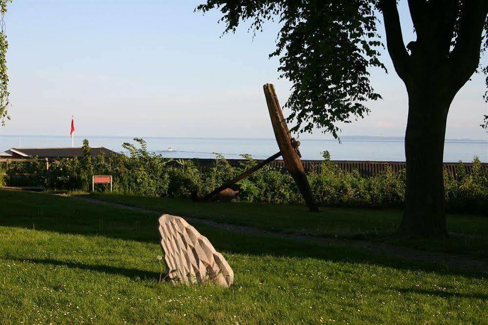 Strandhotel Klinten Aps Рёдвиг Экстерьер фото